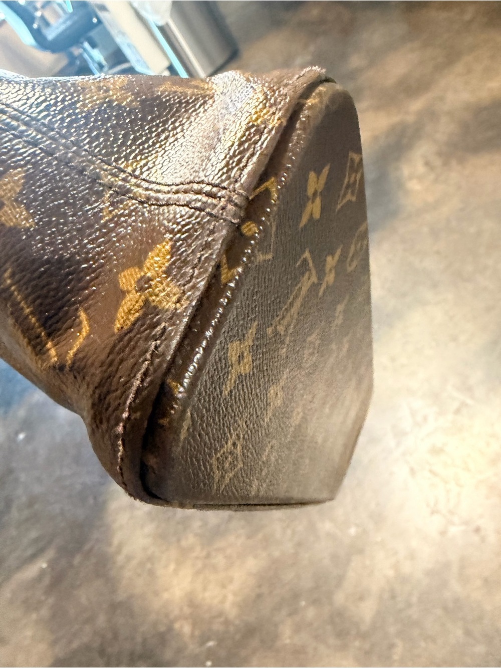 Louis Vuitton Monogram Canvas Tote in Brown with Tan Straps - Picture 5 of 11